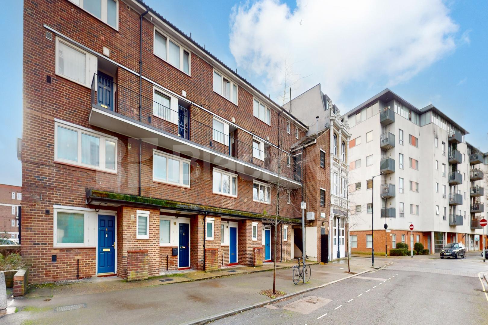 Top floor, double studio with charming balcony  Barlow Street , Elephant And Castle